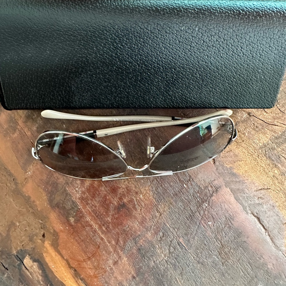 Burberry aviator sunglasses. Slightly used - Picture 2 of 6